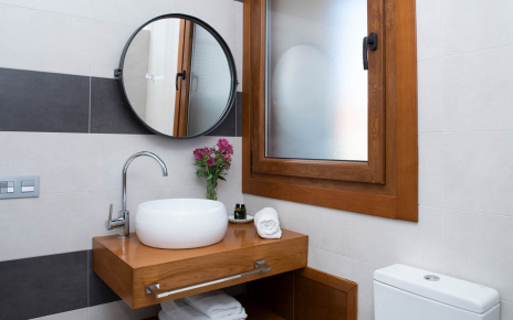 Bedroom with en suite facilities